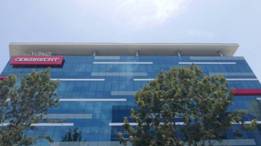 Brezilya Odebrecht şirket ve Lima San Isidro ilçe ve dış cephe cam malzeme ile onun modern ofis binaları bulunan Perulu genel merkezi. 