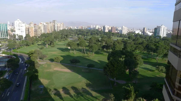 Golf Park Circondato Edifici Moderni Nel Quartiere San Isidro Lima — Foto Stock