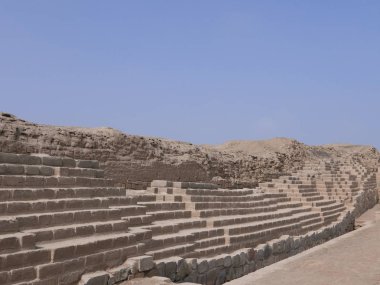 Kuzey-Güney sokak Pachacamac ın çölde en yer alır yerde Perulu önemli ön Kolomb hitabet sahil 1500 yıldan uzun bir süre İnka İmparatorluğu'nun sonuna kadar. Lima güneyinde 31,5 km. mesafededir