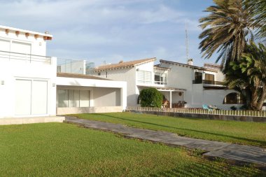 Lima güneyinde Paracas kasaba, ICA, Pasifik Okyanusu'nda, karşı karşıya Modern tatil evleri. 