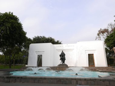 Dönen waterjet pınarlarına Lima rezerv Park Magic su pistinde. Ölü ünlü tanguis pamuk keşfetmek 1930 yılında bir bina ve Fermín Tanguis heykeli var.