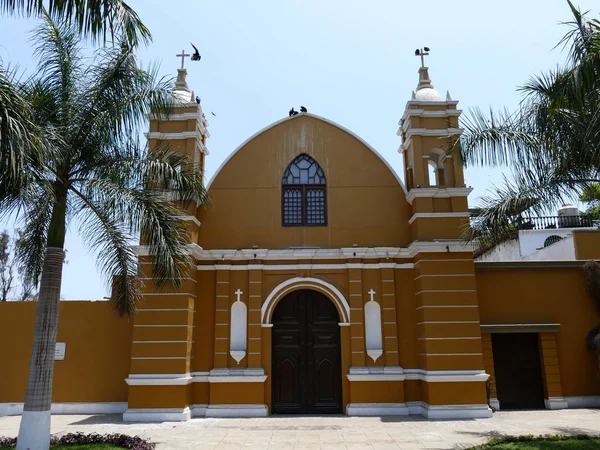 Festői Kilátás Sárga Fehér Színű Hermitage Homlokzattal Természet Tér Pont — Stock Fotó