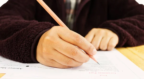 Englischer Multiple Choice Test Auf Dem Tisch — Stockfoto