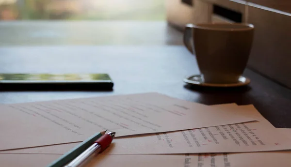 Proofreading paper on table — Stock Photo, Image