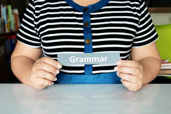 Woman's hand holding grammar card — Stock Photo, Image