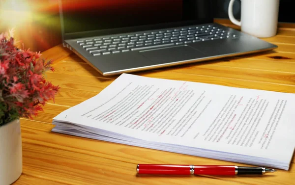 Proofreading paper on table — Stock Photo, Image