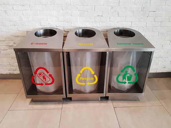 katta üç adet modern Paslanmaz trashcans