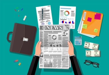 Elinde günlük gazete