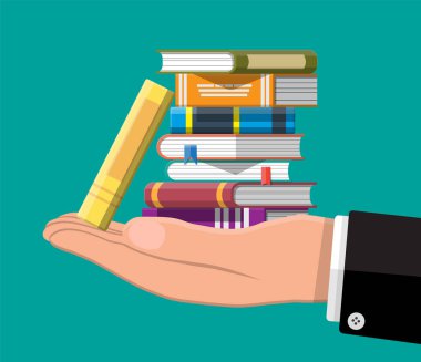 Yığın kitap elinde