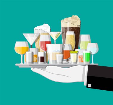 Alkol içecek gözlük koleksiyonunda.