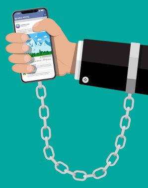 Mans el zincirli ve akıllı telefon kelepçeli.