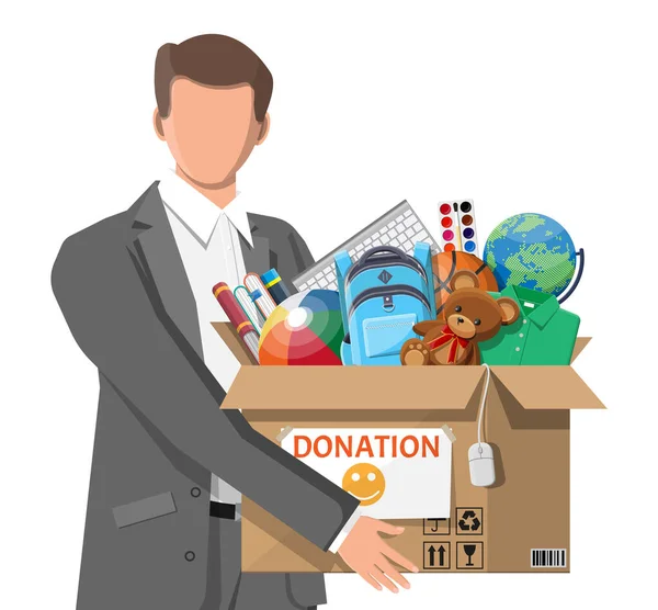 Hombre, caja de donaciones de juguetes, libros, ropa, dispositivos — Vector de stock