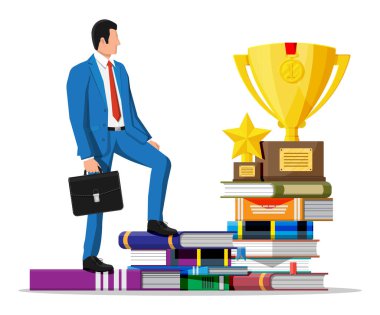 Kitap yığınında ödülü olan bir iş adamı..