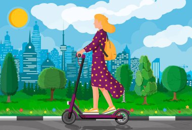 Sırt çantalı bir kız elektrikli scooter kullanıyor..