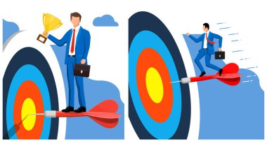 Adam hedefi dartla vuruyor. İş adamı iş hedefine ulaşıyor. Başarı, meydan okuma ve amaç kavramı. Satışlarda ve pazarlamada başarı.