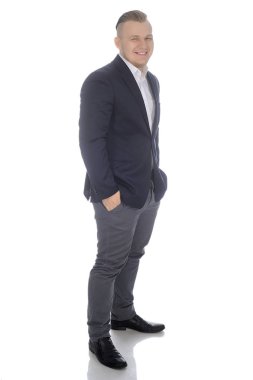 iş takım elbiseli bir genç adam.