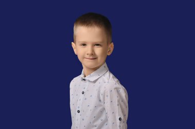 zeki bir çocuk portresi.