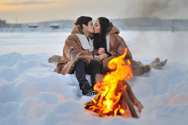 Casamento Inverno Noivo Europeu Noiva Asiática — Fotografia de Stock