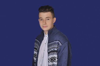 Bir genç çocuk lise portresi.