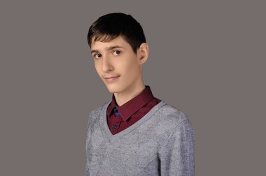 Bir genç çocuk lise portresi.