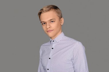 Bir genç çocuk lise portresi.