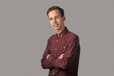 Bir genç çocuk lise portresi