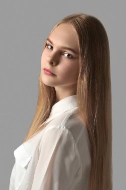 Bir genç kız lise portresi