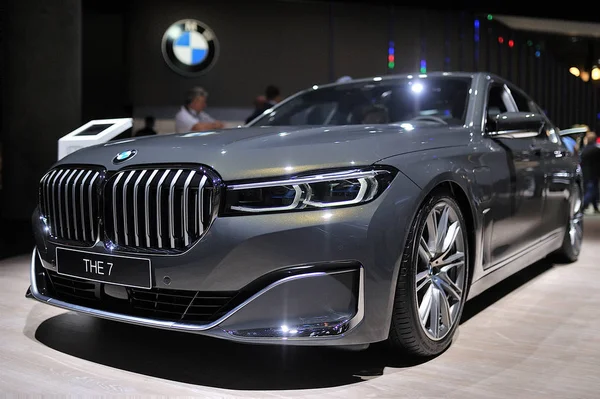 Франкфурт, Німеччина - вересень 2019: срібло Bmw 7 8er купе G15, — стокове фото