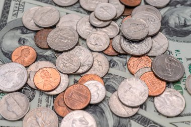 Farklı ABD Doları, sikke ve banknot Amerika Birleşik Devletleri. Mali kavramı. Yakın çekim.