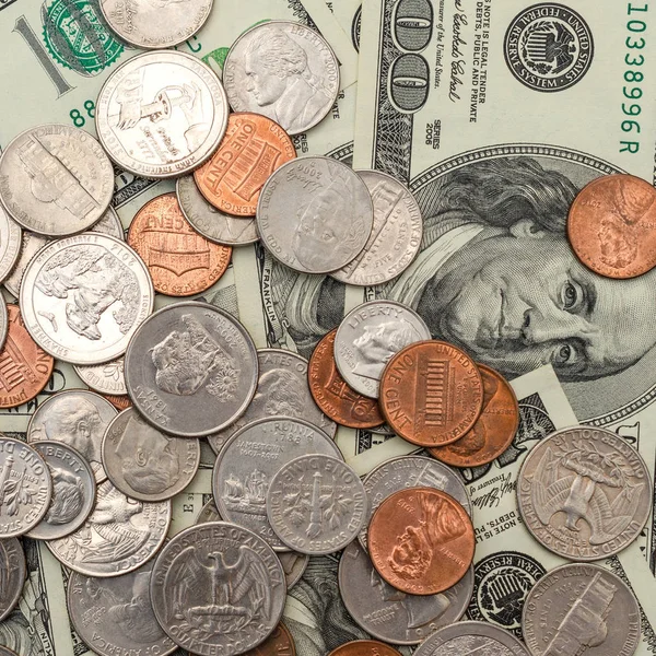 Διαφορετικό Δολάρια Ηπα Κέρματα Και Τραπεζογραμμάτια Των Ηνωμένων Πολιτειών Της — Φωτογραφία Αρχείου