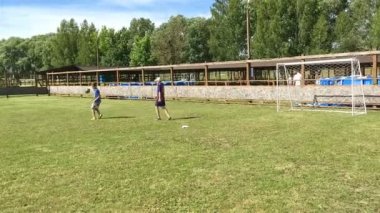 Kiev, Ukrayna, Haziran 2018: - Boys Oyun futbol parkta bir futbol sahası üzerinde bir yaz gününde. Çocuk eğlence organizasyonu kavramı.