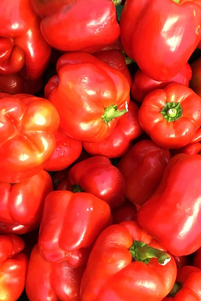 Many Red Ripe Peppers Pile Food Background Vertical Shot Close — Stock Photo, Image