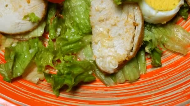 Caesar Salad Red Plate Caesar Salad Consists Roasted Chicken Breast — Stock Video