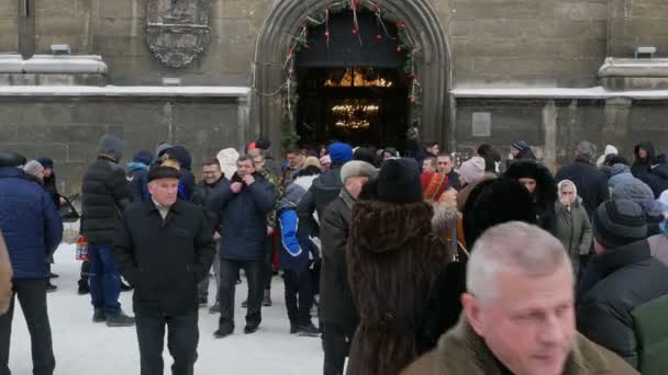Lviv Ucrania Enero 2019 Una Gran Multitud Personas Salen Vienen — Vídeos de Stock