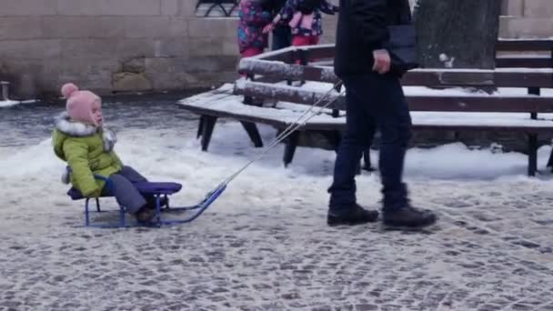 Lviv Ucrânia Janeiro 2019 Pessoas Pedestres Caminham Pela Market Square — Vídeo de Stock