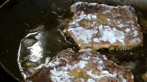 Cocina Casera Cocinar Filetes Hígado Carne Hígado Res Filetes Carne — Vídeo de stock