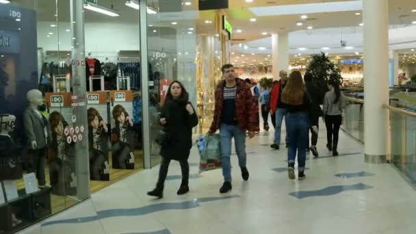 Kiev Ucrania Febrero 2019 Venta Consumismo Personas Interior Del Lujoso — Vídeos de Stock