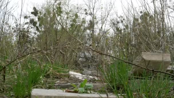 Verlaten Land Met Vuilnis Oude Bouwmaterialen Afval Grond Afval Grond — Stockvideo