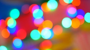 Bulanık renkli ışıklar. Kırmızı, yeşil, sarı, turuncu, mavi defokus glittering bokeh şenlikli arka plan. Soyut çok renkli ışık. Noel veya parti konsepti.