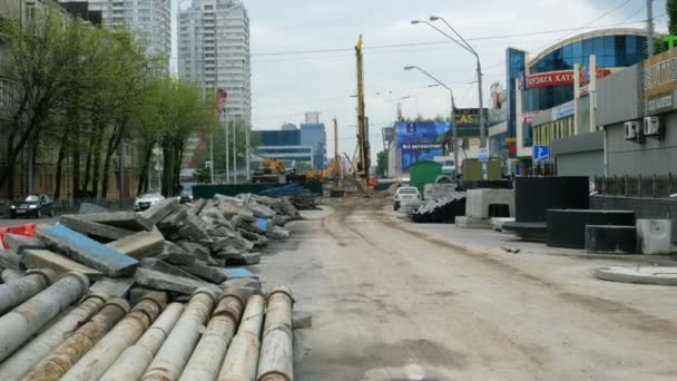 キエフ ウクライナ 2019年4月 キエフ ウクライナの新しいシュリアフスキー橋の建設 橋の舗装を構築し 古いインフラの解体 建設現場全体計画 — ストック動画