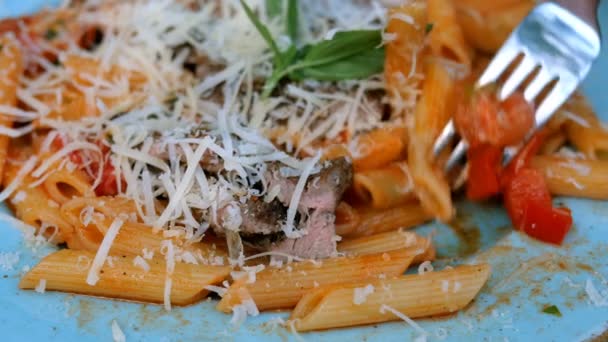 Pasta Savory Tomato Sauce Meat Parmesan Tomatoes Eaten Fork Blue — Stock Video