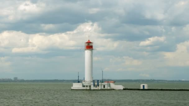 Faro Solitario Situado Mar Sobre Fondo Golfo Odessa Junto Puerto — Vídeos de Stock