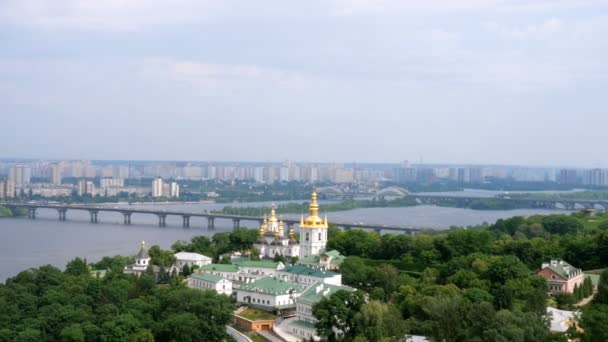 Mosteiro Cristão Ortodoxo Cúpulas Douradas Catedral Medieval Igrejas Mosteiro Kiev — Vídeo de Stock