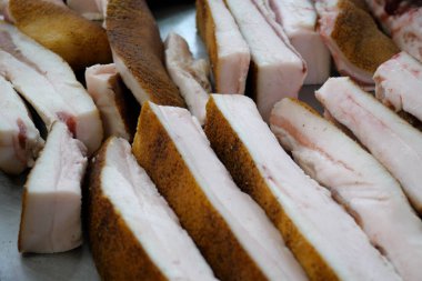 Sokak mar çiğ et, pastırma ve domuz yağı çeşitli vitrin