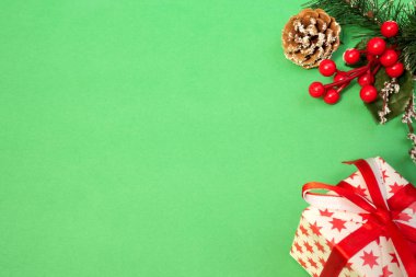 Noel süslemeleri, tatil dekor, çam dalı, çam kozalağı, olmak