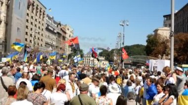 Kiev, Ukrayna, Ağustos 2019 Kyiv 'de Bağımsızlık Günü. Doğu Ukrayna 'daki Rus-Ukrayna savaşının Ukraynalı gazileri ve Khreschatyk sereet için Ukrayna' da yürüyüş yapan gönüllüler.