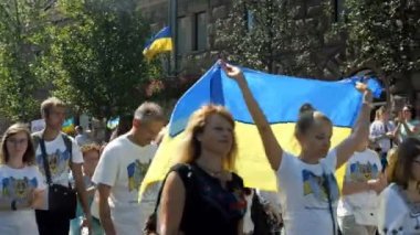 Kiev, Ukrayna, Ağustos 2019 Kyiv 'de Bağımsızlık Günü. Doğu Ukrayna 'daki Rus-Ukrayna savaşının Ukraynalı gazileri ve Khreschatyk sereet için Ukrayna' da yürüyüş yapan gönüllüler.