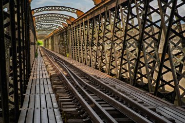 Kuala Kangsar, Malezya 'da 1902 tarihli büyük çelik demiryolu köprüsü..