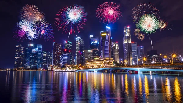 Havai fişek manzaralı cityscape gece ışık Nehri yan Singapur Skyline, twilight saat 
