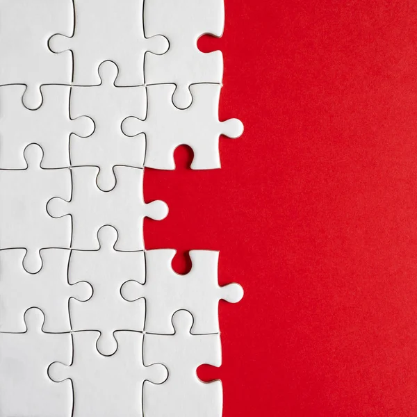 Primo Piano Mancante Gruppo Puzzle Sfondo Rosso Business Concept — Foto Stock